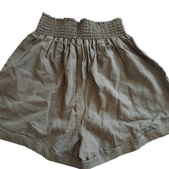 Dark green shorts - Picture 2 of 6